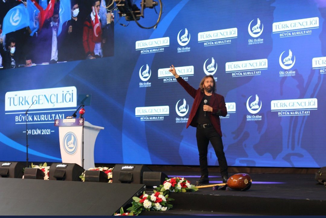 Türk Gençliği Büyük Kurultayımızda kıymetli sanatçımız Osman Öztunç sahne aldı. 🇹🇷

#TürkGençliğiKurultayı