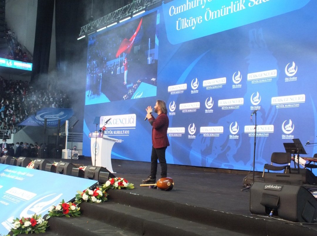 Türk Gençliği Büyük Kurultayımızda kıymetli sanatçımız Osman Öztunç sahne aldı. 🇹🇷

#TürkGençliğiKurultayı