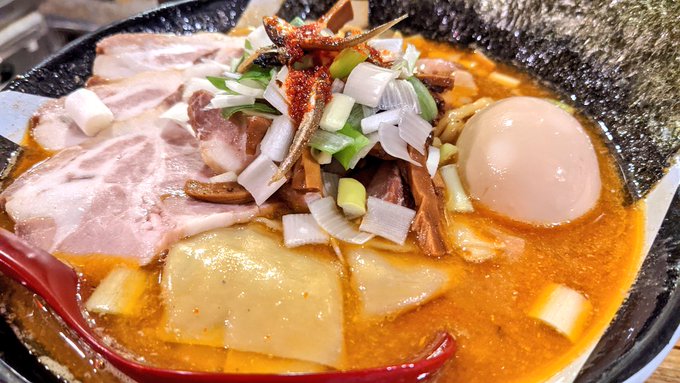 ずっと食べたいと思っていた、すごい煮干しラーメン凪さんの特製ラーメン!
煮干しラーメンという名のラーメンで一番当たりかもしれない(╹◡╹) 