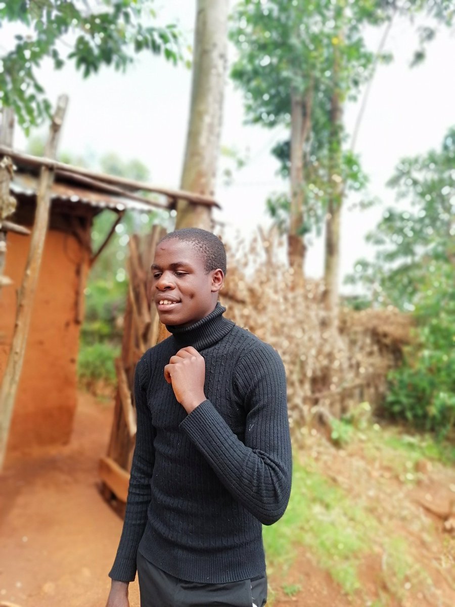CharlesKangwan's tweet photo. Ngatafuta dimples ngapigiwa picha, ngaona ni tamu ngapost watu wakalike na kucomment❤️🌹😂 https://t.co/HujZbrUTPg