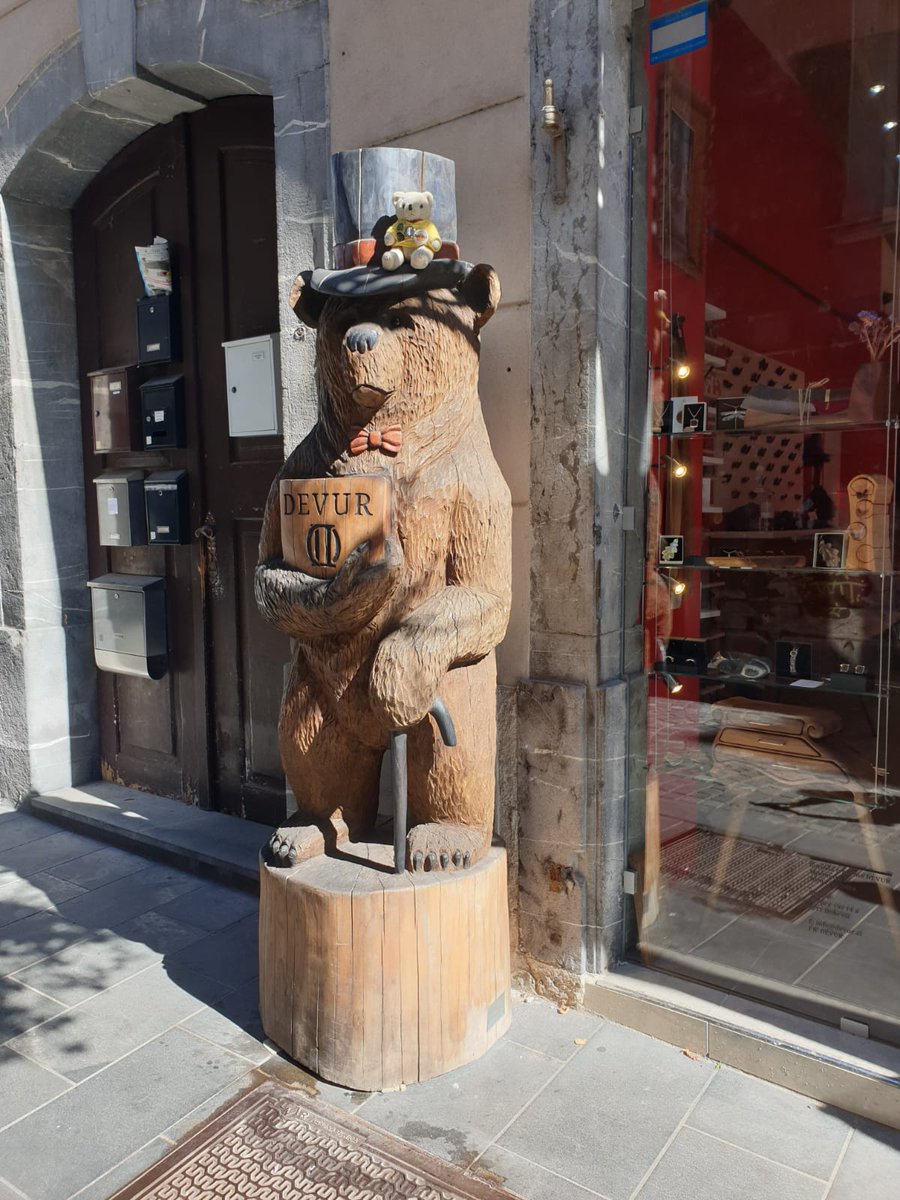 Tarliebear's tweet photo. I met another member of my family today #devur @visitljubljana, he is a lot taller than me though #tarlietravels #bearsrule @SloveniaInfo @travel_slovenia @Tedonhols @FredTedHug @SonningBear @TravelTeddy3 @padders123 @TabithaTeddy @bigjohnbear @MrFHBear @BearBerkeley @JustTeddy15 https://t.co/qGv9jo8bsr