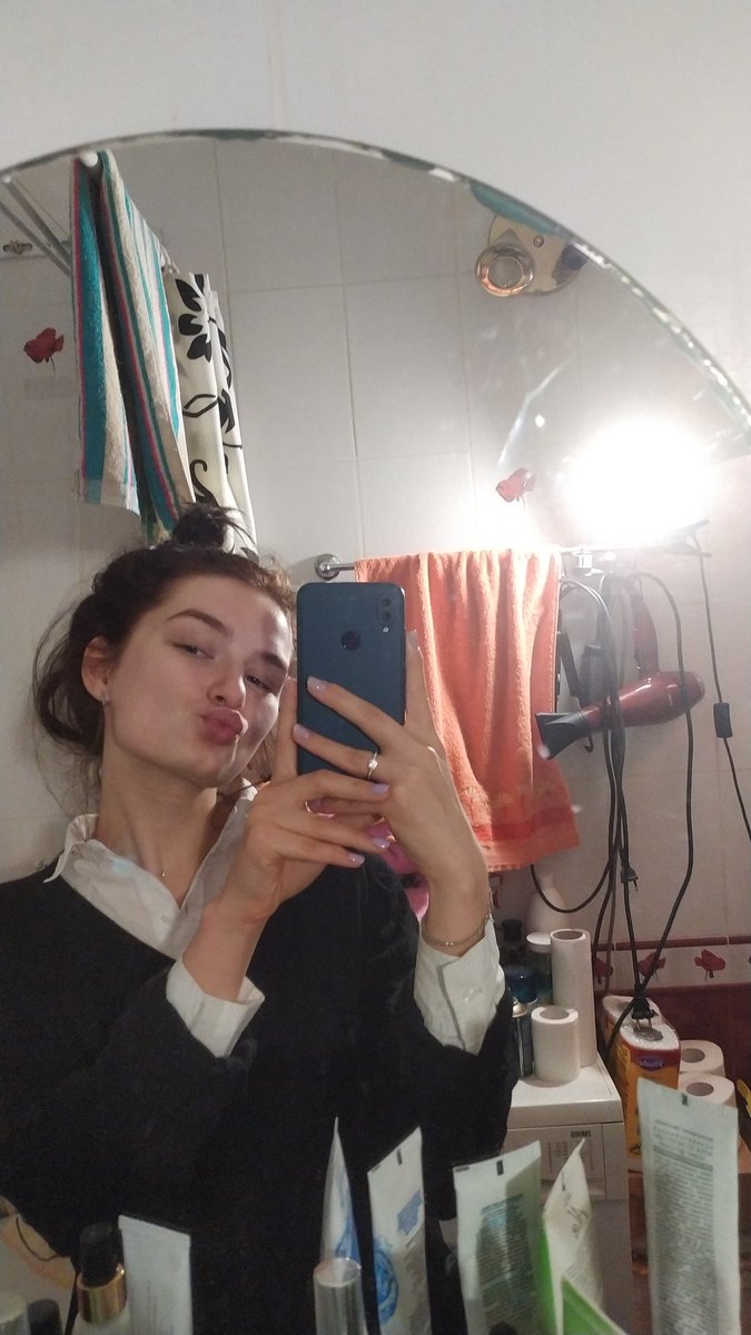 ynanlo's tweet image. Угадайте у кого ебанутый график)))
По глазам видно где отдыхаю,а где работаю