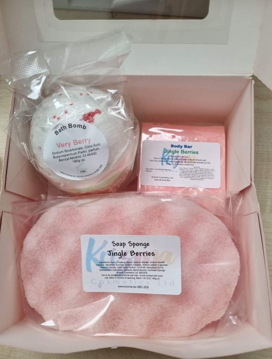 'Remember me'
Very berry gift set 
🎄🎁🎄🎁🎄🎁🎄🎁🎄🎁
Comes in a ho ho ho box
Contains -
❤Jingle berries body bar 
❤Very berry bath bomb
❤Jingle berries sponge
#giftsets #Christmas2021 #luxurybodyproducts #htlmp #SmallBusiness #SmallBiz #supportsmallbusiness #sweetwaxbox