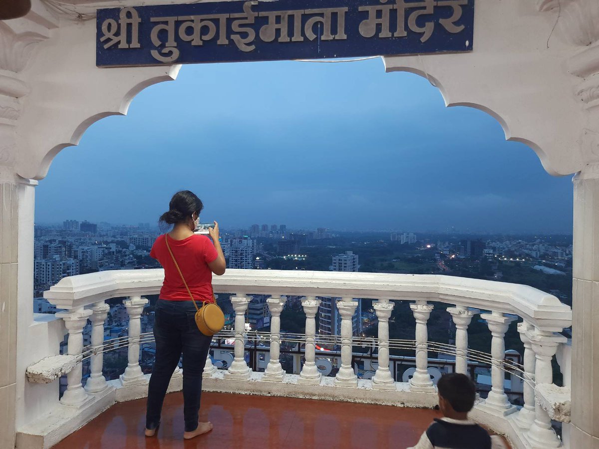 teatattler's tweet image. Yours Truly in Devi's balcony taking the video I just shared 😄

#Tukaimata #BanerHill #Baner #Pune