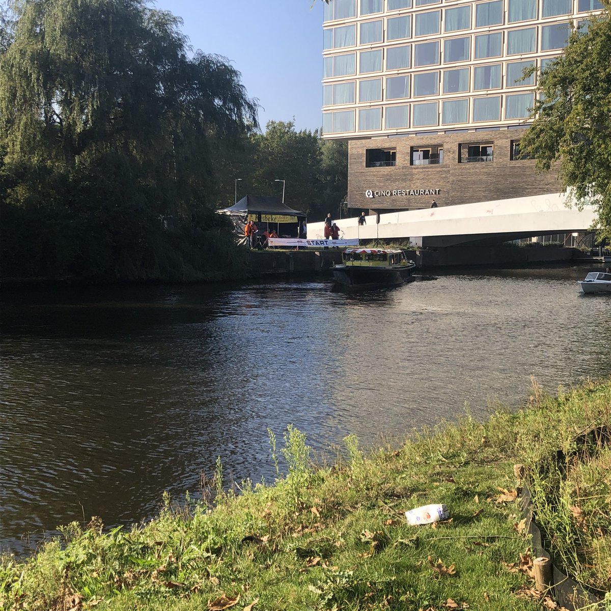 Grachtenrace's tweet photo. Rustig vaarwater… nog even want om 11 uur de eerste start in de Stadiongracht #grachtenrace https://t.co/8R0c2HHWZd