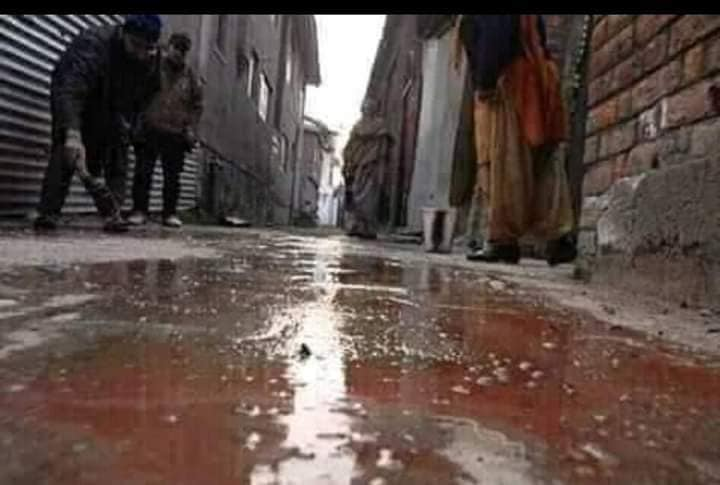 MohamedHadi1972's tweet photo. India announced a warning to all religions except Islam to immediately leave Kashmir in preparation for a massive military campaign, as usual, against "terrorism" or, more precisely, against "Islam"
 The internet was cut off in preparation for a massacre 
 #انقذوا_كاشمير https://t.co/4RPFPcIDpX
