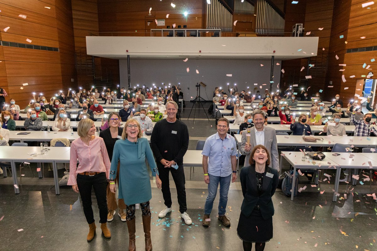 SonS_D's tweet photo. Einige Eindrücke von der Eröffnung des Nationalen Science on Stage Festivals am 08. Oktober. Wir danken allen teilnehmenden Lehrkräften und unseren Förderern. Ohne Ihre Hilfe wäre unser Engagement für MINT nicht möglich. #sons2021 https://t.co/HEE9in3eEa