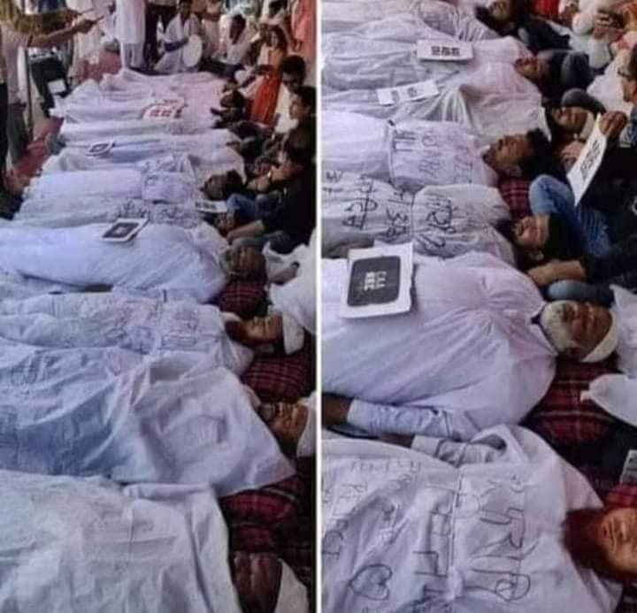 MohamedHadi1972's tweet photo. India announced a warning to all religions except Islam to immediately leave Kashmir in preparation for a massive military campaign, as usual, against "terrorism" or, more precisely, against "Islam"
 The internet was cut off in preparation for a massacre 
 #انقذوا_كاشمير https://t.co/4RPFPcIDpX
