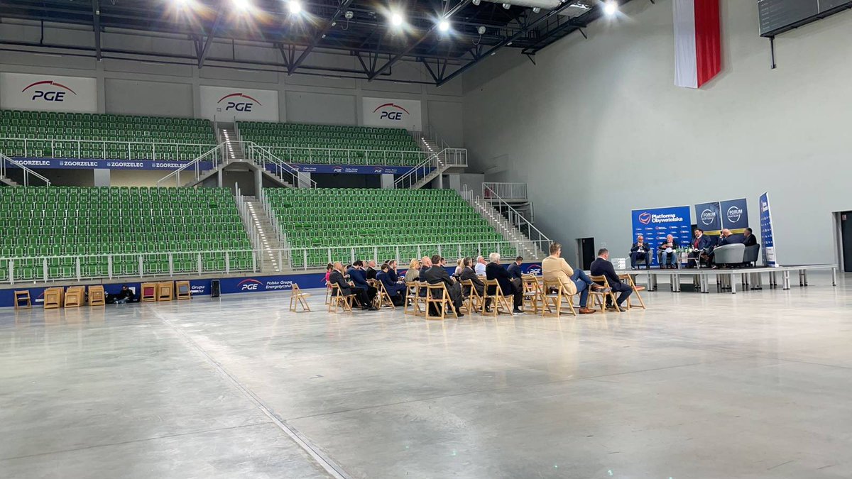 JerzyNow's tweet photo. @JarosMichal Panie Michale, czy tak ma wyglądać dolnośląska PO pod Pana kierownictwem, jak na zorganizowanym przez Pana Forum w Zgorzelcu? Dostałem te zdjęcia wraz z Pana wpisem od zaniepokojonych sympatyków @Platforma_org z Waszego regionu, gdyby Pan pytał.

@donaldtusk nie polubi tego. https://t.co/aszzcoAVPP