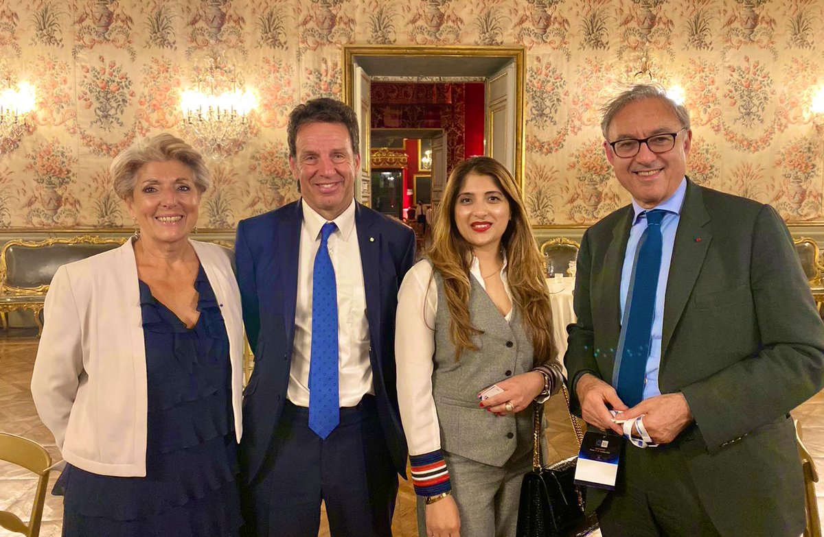 En marge du <a href="/G20_YEA/">G20 YEA</a>, la présidente de Citizen Entrepreneurs <a href="/AreREHMAN/">Areeba REHMAN</a> a rencontré Viviane Chaine-Ribeiro, présidente de la Commission Europe et Internationale au <a href="/medef/">Mouvement des Entreprises de France</a>, ainsi que <a href="/GeoffroyRDB/">Geoffroy Roux de Bezieux</a>, Président du <a href="/medef/">Mouvement des Entreprises de France</a>, au <a href="/b20/">B20South Africa</a> à Rome.