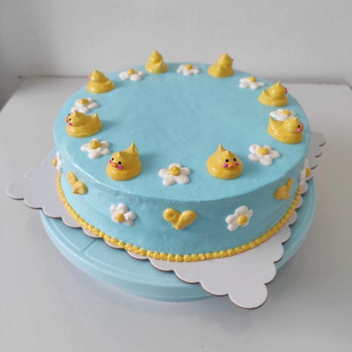 cupcakelogic's tweet photo. duck cake https://t.co/KdMerYEtSs