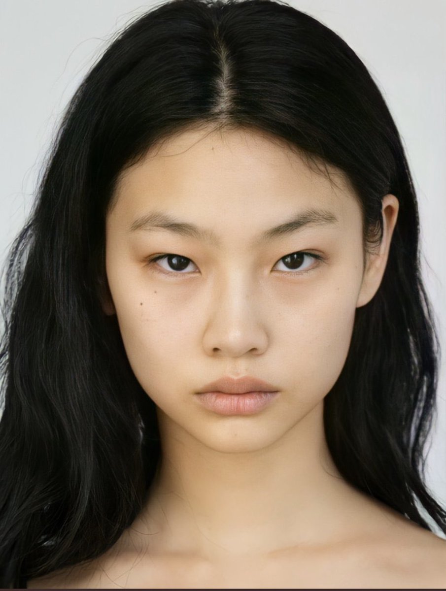 ASwissCharger's tweet photo. Hoyeon Jung, Squid Game star, reveals in a recent interview to Vogue Korea that lately she’s been obsessed with Chargers star QB Justin Herbert

“I just think it’s something the world needs right now, whenever I see him play my mood changes for the better” https://t.co/fLVzhQrt2k