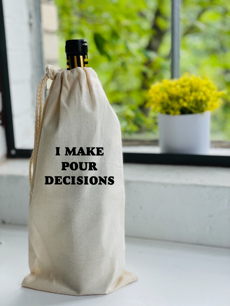 MoonlightMakers's tweet photo. 💥🥂NEW🥂💥 Screen Printed Wine Bags have just launched! We have been working day and night on product development in 2021 and these bags are the first of many new additions to our sweet little gift brand.🎁 💕 

P.S. These work great for alcohol too. 😘 https://t.co/lU2yFSHDp4