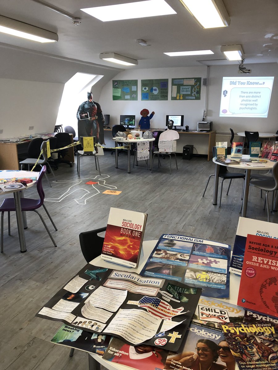 LHSHeadof6th's tweet photo. Open Morning here at LHS. A really happy and buzzing Saturday. #WeAreLHS https://t.co/krmj4X5Fr2