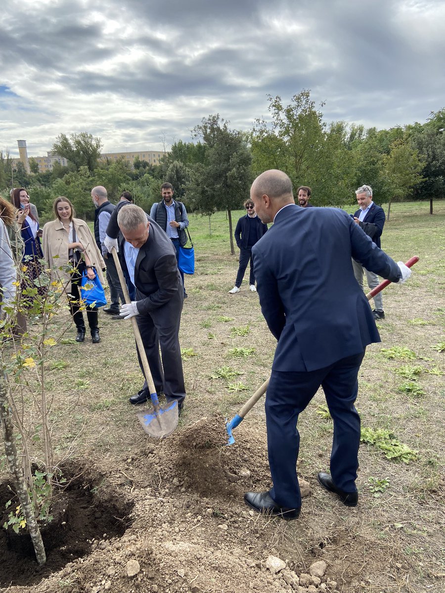 PVMItalia's tweet photo. Il nostro progetto Golia #abbracciaunabuonacausa è partito con la piantumazione di 2000mq alla Riserva Naturale Aniene. Con @lifegate per dare respiro al pianeta! https://t.co/txLrkleJQZ