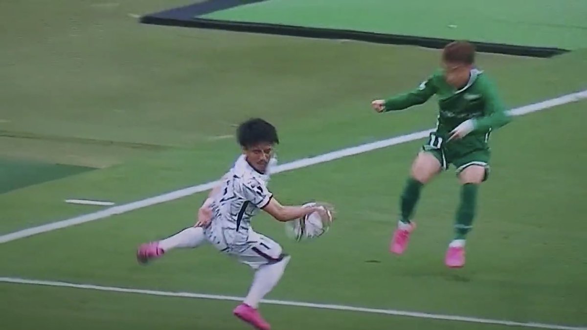 でめなおと V Twitter このポーズが面白かったから審判が笑っちゃってハンドじゃなかったのでしょう T Co Nc28h7elwp