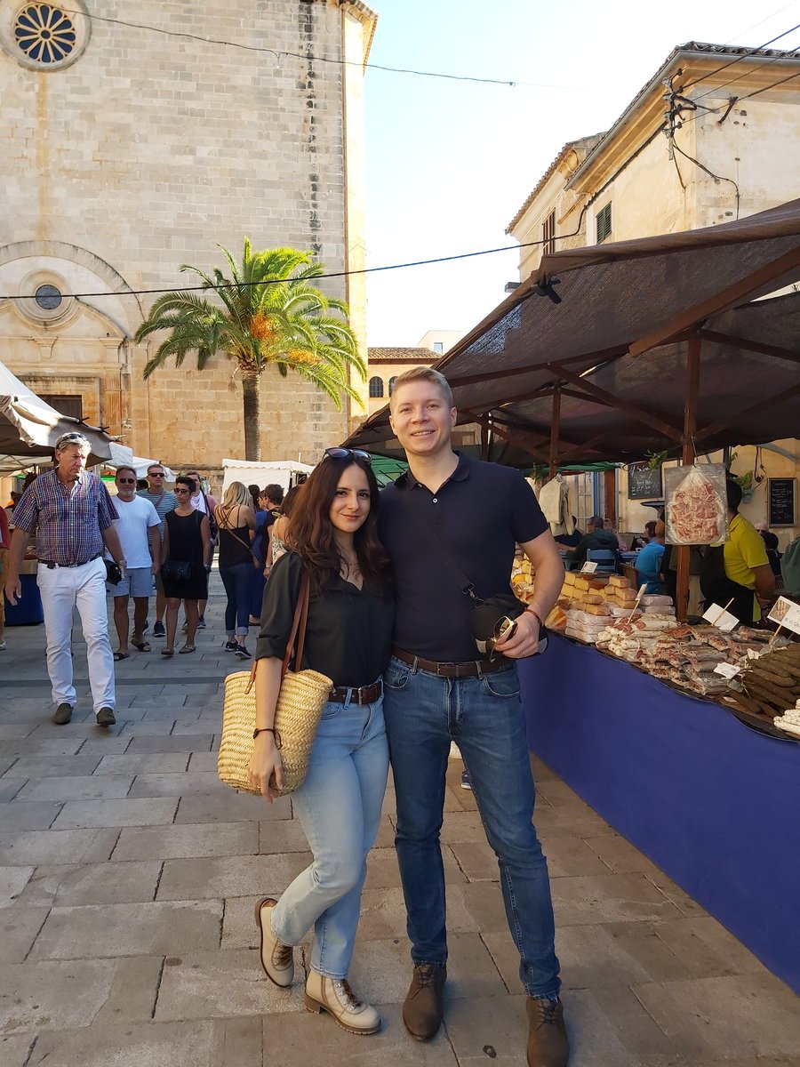 theislandbeyond's tweet photo. 🕙10:30📍Santanyí Farmer’s Market | Our first stop is the Santanyi farmers market! 👩🌾🌽 We absolutely love communities that are 🎵livin' la vida LOCAL🎵 #visitcalador #somdemallorca #visitsantanyi #balearestb @santanyitourism @somdemallorca @ajsantanyi @balearestb https://t.co/jceHmj4bjy