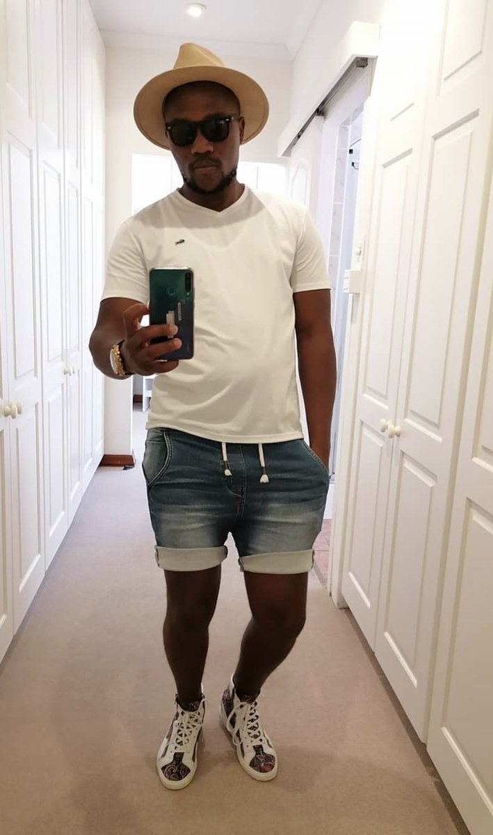 payithabo's tweet photo. if you see this post a mirror selfie

#KeNdithiNdakheNdaParticipatorNam https://t.co/bxx3DYEJmw