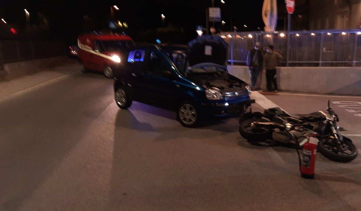 fedvvfvoltn's tweet photo. #Incidentestradale e #ricercapersona.
Serata impegnativa per i #vvfdro, allertati per un incidente moto-macchina e per la ricerca di una persona (ritrovata poi in buone condizioni), con #vvfcavedine e #soccorsoalpino, smarritasi nei boschi sopra il #lagodicavedine #vvftrentino https://t.co/Q5TopEV1FT