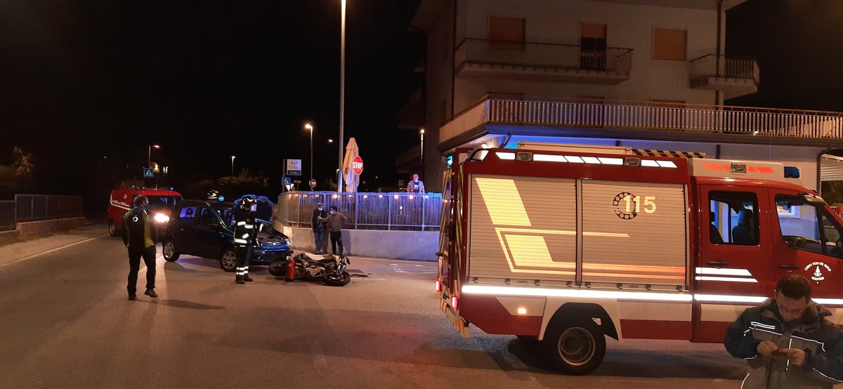 fedvvfvoltn's tweet photo. #Incidentestradale e #ricercapersona.
Serata impegnativa per i #vvfdro, allertati per un incidente moto-macchina e per la ricerca di una persona (ritrovata poi in buone condizioni), con #vvfcavedine e #soccorsoalpino, smarritasi nei boschi sopra il #lagodicavedine #vvftrentino https://t.co/Q5TopEV1FT