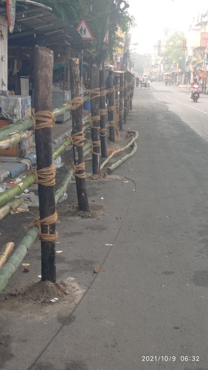 DebkumarChatte9's tweet photo. Just 7 days back built road, again getting damaged. Isn't there any other alternative
@aroopbiswasaitc 
@kmc_kolkata https://t.co/ndmDjKoexk