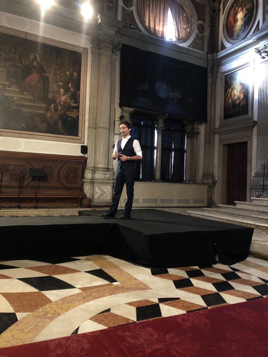 Inspiring_PR's tweet photo. "Tra attivismo dei Creators e dei brand, e rischi di attivismo come forma di lifestyle da capitalizzare, come i social stanno cambiando il nostro modo di informarci e protestare?"
Francesco Oggiano, digital journalist, sul palco di #InspiringPR #NoiAbbiamoFiducia https://t.co/OWISIHceS5