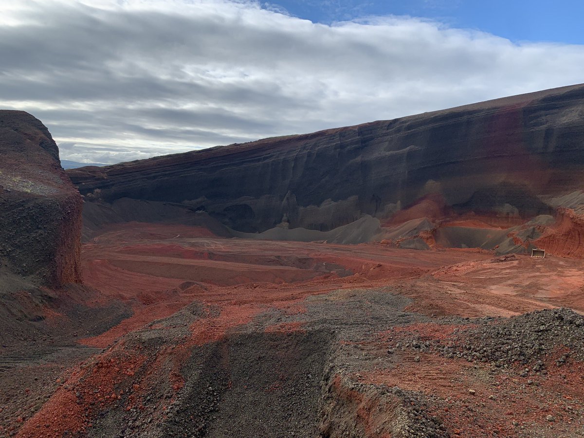Thought you might like to see the crater of an inactive #volcano in #iceland the colours were so beautiful and it was completely silent. https://t.co/ctXJDgnebB