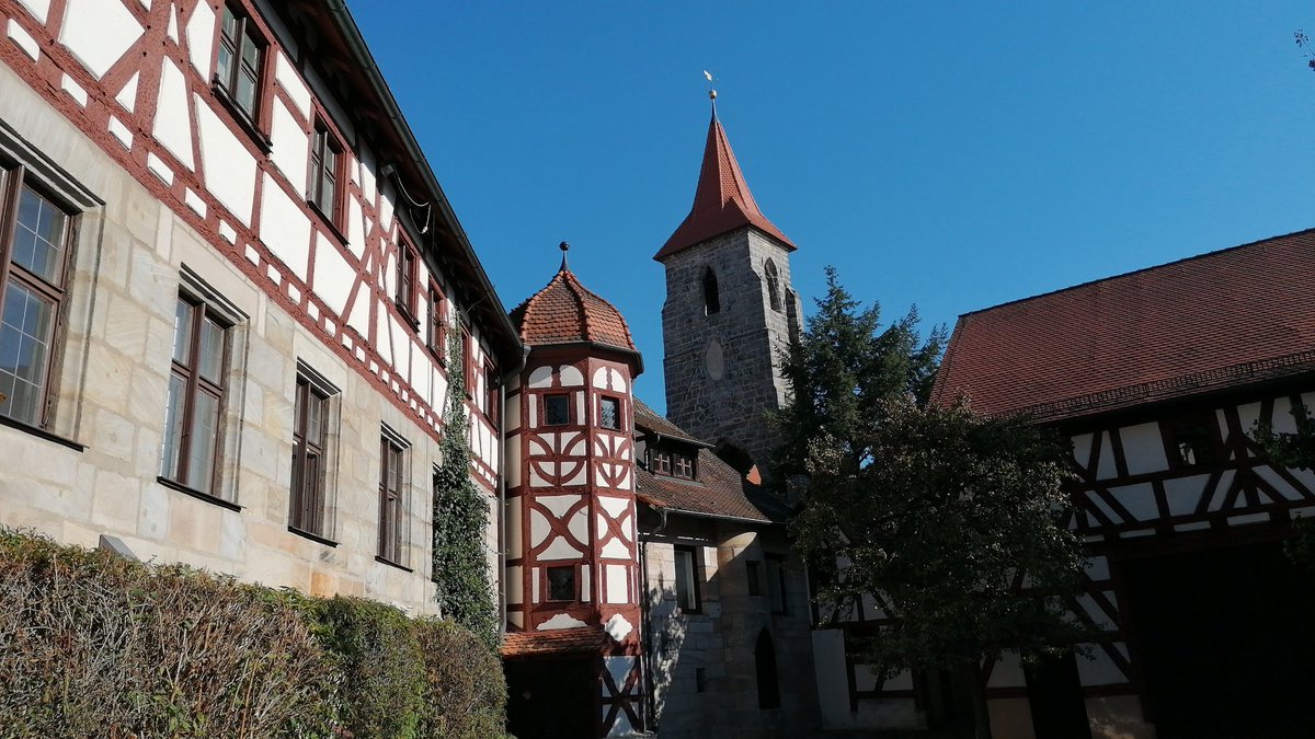 ChrisPyramidion's tweet photo. What a beautiful church ruin in Lauf, Bavaria... Which looks just like in the middle ages 😜 https://t.co/zvWaFqtvYT
