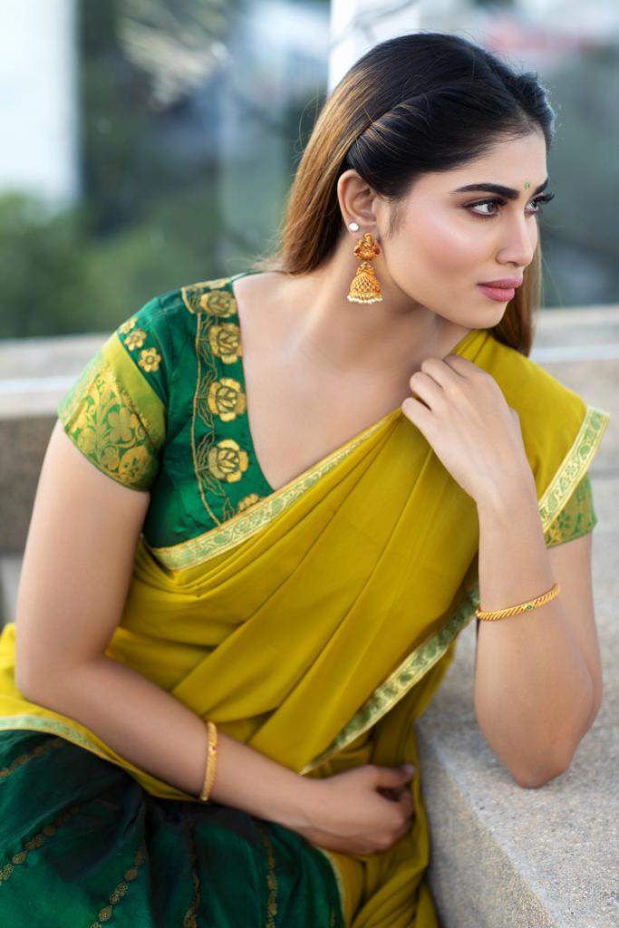 #ShivaniNarayanan looks beautiful in this lovely traditional  outfit!!

<a href="/iamshivani_n/">Shivani Narayanan</a> <a href="/teamaimpr/">Team AIM</a>