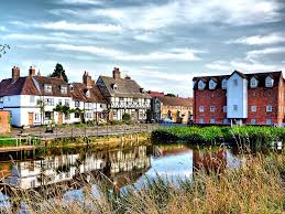 FSBGlosandWoE's tweet photo. Life is slowly (but surely) getting back to something akin to normal so why not do that normal thing and get out this weekend? If you do  try to support our wonderful #independent #shops #resturants #pubs #coffeeshop #hairdressers &amp; other #smallbiz. Let's #KeepTradeLocal :) https://t.co/jSKFHxSNLO