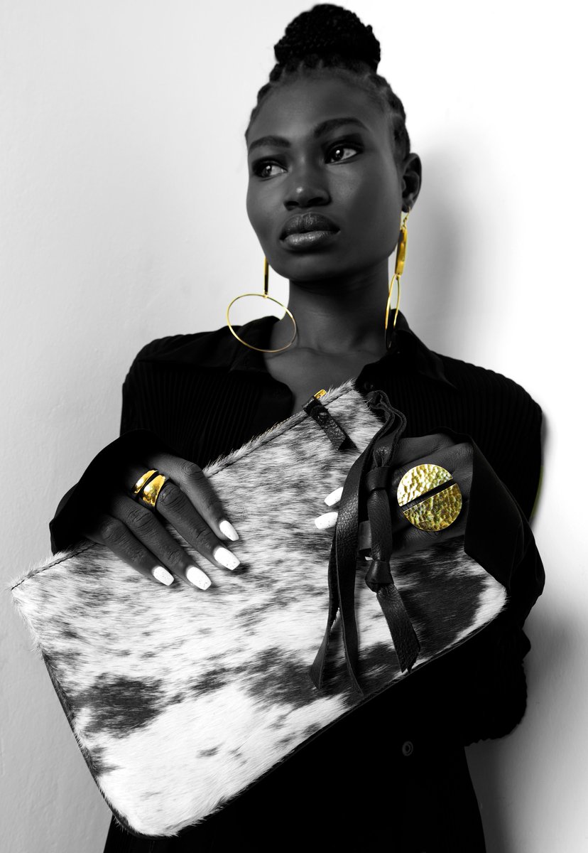 AdeleDejak's tweet photo. It's a beautiful day to be out. Our edgy accessories will boost your style sense and make you sophisticated. Try us, we never disappoint. 

 #Africanwoman #HandmadeinKenya #Africanfashion #Keyanbrand #Affordableluxury #africanstyle #africanaccessories https://t.co/6T4anuSgs4