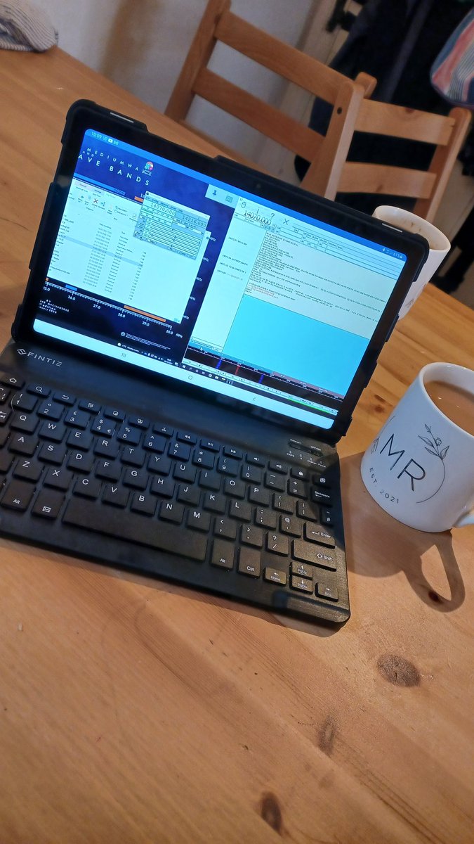 M0PIR_Spark's tweet photo. I've decided to get on the radio a little more. Closest I've got so far is remote into the shack PC and giving 20m #PSK a go. Got a cup of tea, just had pancakes and I've finally got a peaceful day. Let's see how this goes! #hamradio #datamode #VNC #hamr https://t.co/VknlGu3pif
