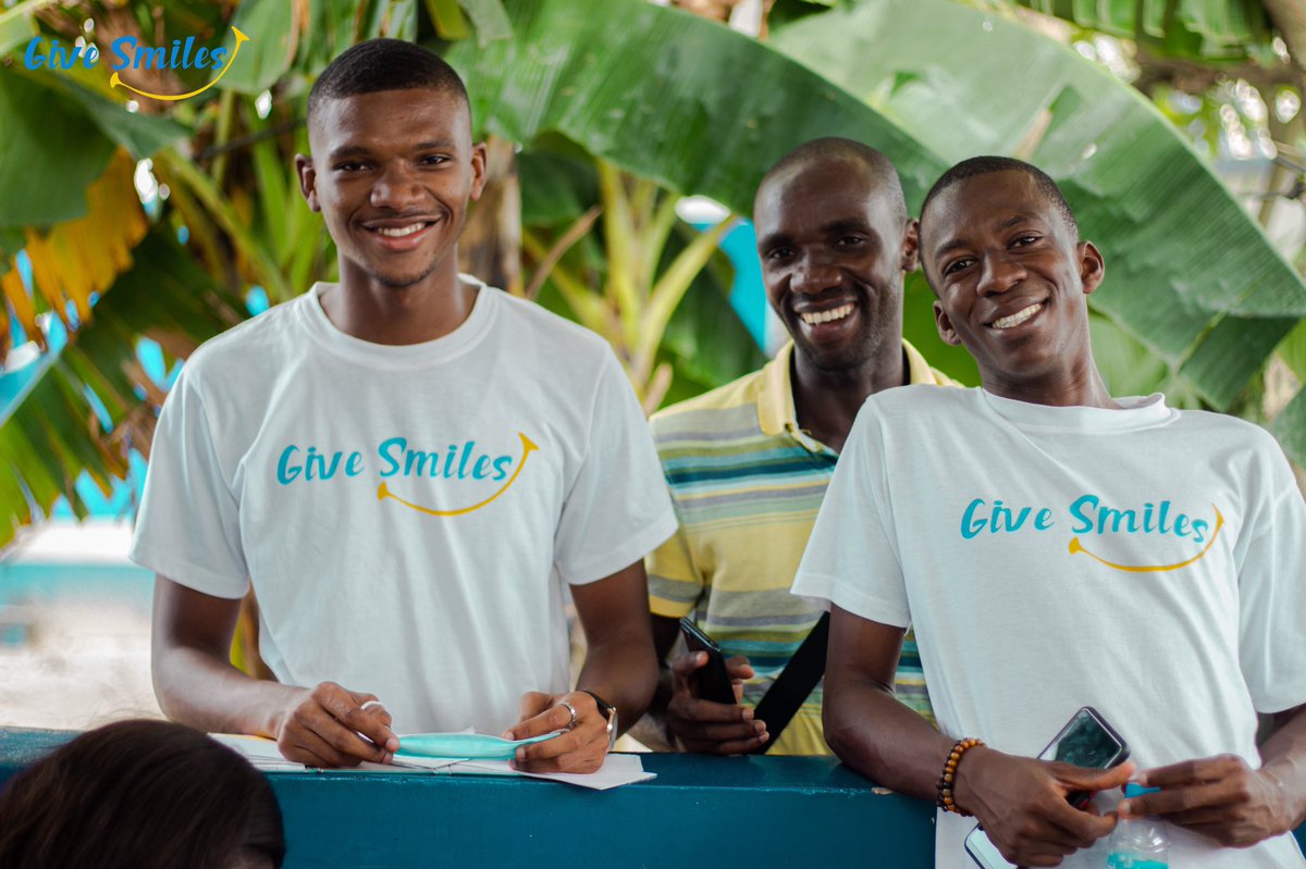 OngGiveSmiles's tweet image. C'est samedi ! 🤩

Sourions, partageons et contaminons avec ce sourire.

#saturday 🥳
#weekendvibes ✨
#GiveSmiles 😍