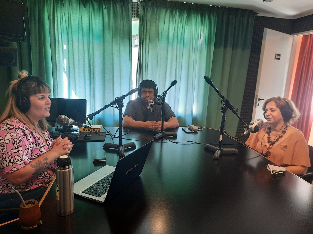 RestoBijouterie's tweet photo. #AHORA Nos visitan Gerardo Carranza y Cristina Alcalá de #SITRAED. Para hablar de la situación del sector docente #Chubut #elrestoesbijouterie https://t.co/47RhSpjyXU