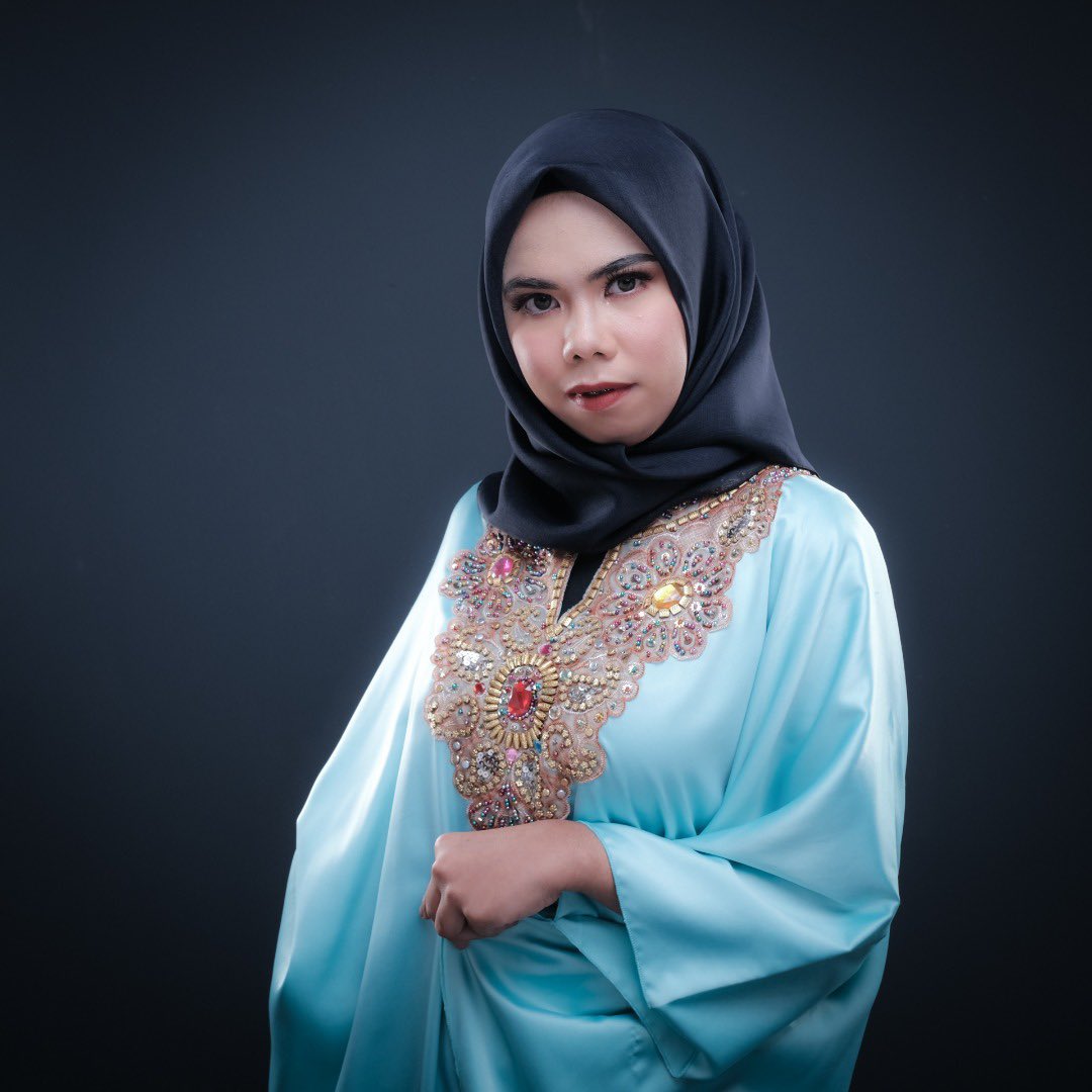 hemin_xylan's tweet photo. Had fun at the studio today. It’s been a while since the last talent shoot. More on our studio instagram @MyStudio71

#studioportrait #mystudio71 #portraiture #studiogombak #fujifilmxe4 #fujifilmmalaysia #fujimalaysia #fujinon23mm14 #hijabstyle #hijabmalaysia #hijabstermalaysia https://t.co/jsDUAHCbXc