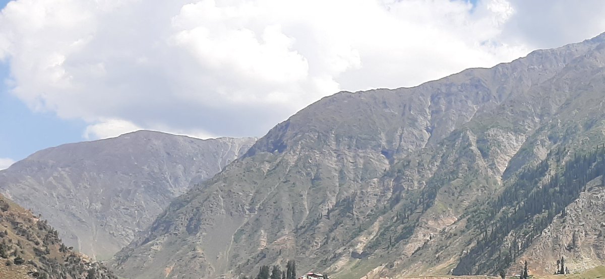 EcoVibeExplorer's tweet photo. Somewhere at Naran-Babusar Road, Kaghan Valley, Khyber Pakhtunkhwa, Pakistan. 
#Splitphoto 
#BeautifulPakistan #ExplorePakistan https://t.co/bQUbC0MeRs