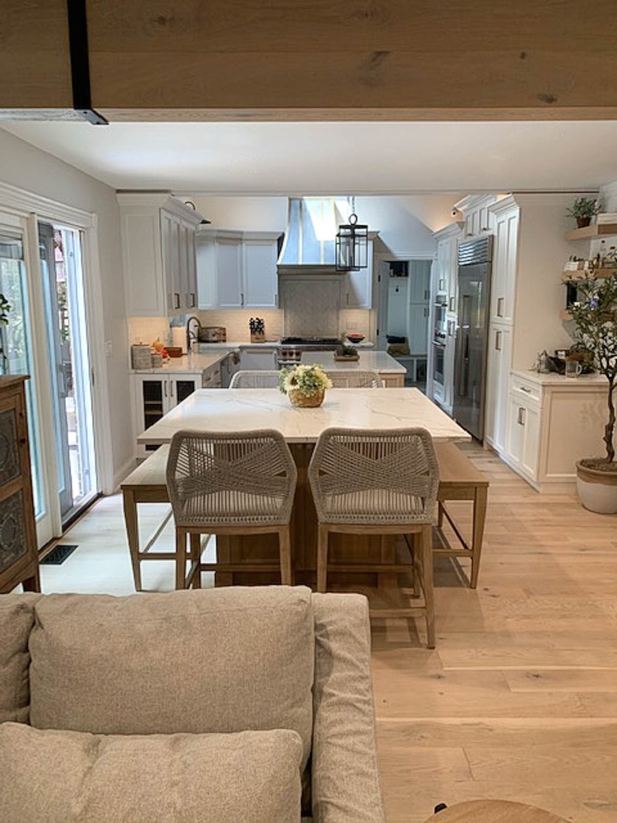 HandmadeTables's tweet image. This customer was unable to find benches that suited her height, color, and size needs.

The goal was to create additional, functional seating as well as match the finish on her previously bought chairs.

Thanks Pam M. for sharing!

#counterseating #islandseating #kitchenseating