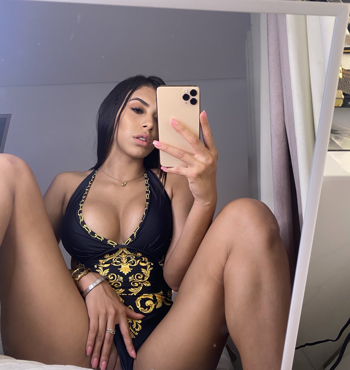 BrunaAl88527507's tweet photo. 