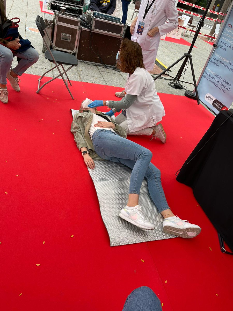Taller de ressucitació cardiopulmonar, informació sobre diferents procediments d'actuació en cas d'urgència sanitària, como accedir a La Meva Salut, com et poden ajudar des de l'atenció primària i molt més, a l'espai del #CAPMontnegre a la Fira Saludable d'avui a <a href="/BCN_LesCorts/">Les Corts</a>