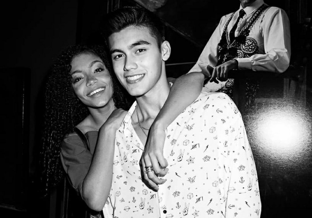 amorbailey's tweet photo. Hoje é um dia muito especial, aniversário da Any!
Feliz aniversário Any te desejo um ótimo dia que você continue assim sempre tão gentil e tão talentosa, Bailey tem muita sorte de te ter como amiga, te amo 💜✨ https://t.co/Z6HohEvyfA