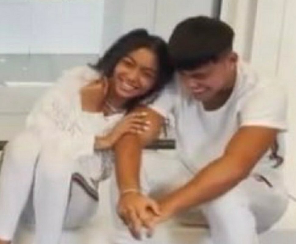 amorbailey's tweet photo. Hoje é um dia muito especial, aniversário da Any!
Feliz aniversário Any te desejo um ótimo dia que você continue assim sempre tão gentil e tão talentosa, Bailey tem muita sorte de te ter como amiga, te amo 💜✨ https://t.co/Z6HohEvyfA