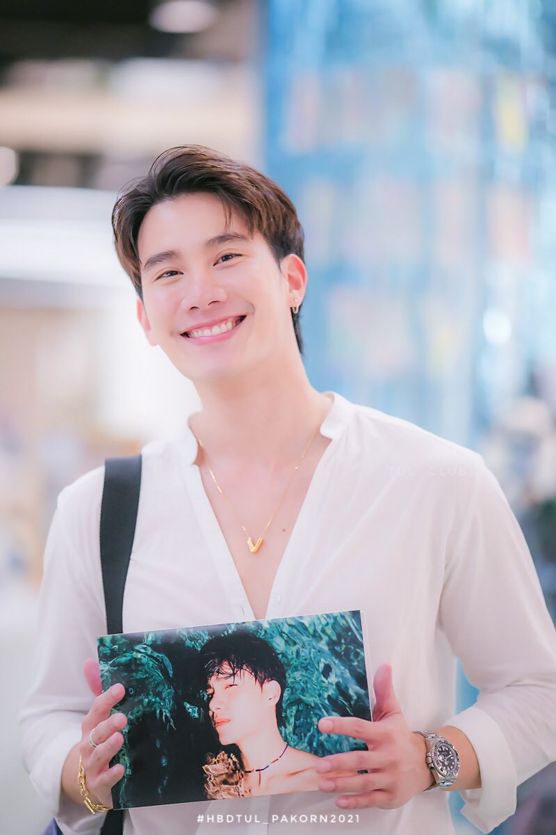 tulclub's tweet photo. ตุลย์ ภากร กับเชิ๊ตขาว นี่เจิดจ้าจริงๆนะจ๊ะ
.
.
ในวันที่ #Tul_Pakorn ครบ 29ปีเต็ม😍 
#HBDTUL_PAKORN2021 https://t.co/X8y3TXTasS