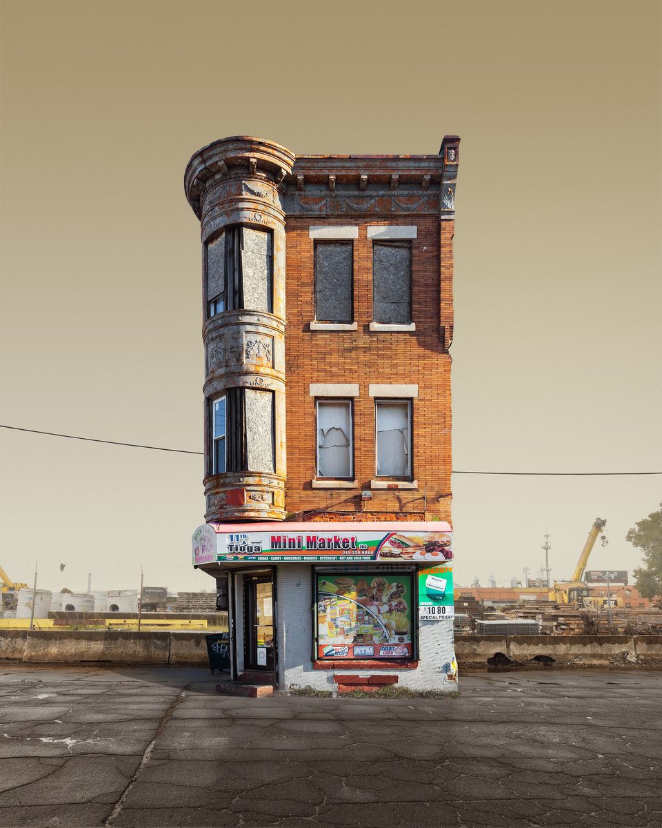 🏘️ Rowhome #82 🏡

Retweet to enter to be whitelisted for this Rowhomes 1/1 NFT! List price .69ETH. Winner announced 10/14. One of the few homes in the series with a Bodega below. Zoom in on those details up top 👀.