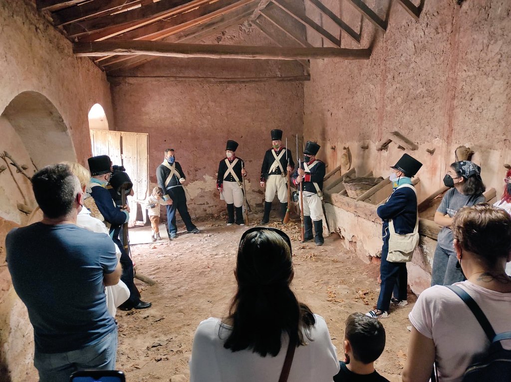 CINHDe's tweet photo. 👉Estamos participando con nuestro grupo de recreación en las actividades conmemorativas del Trienio Liberal.
🕯️Hoy toca el apresamiento de Riego.
#arquillos #apresamientoriego #recreacionhistorica #reenactmen #reenactors https://t.co/Q50iPPbM4A