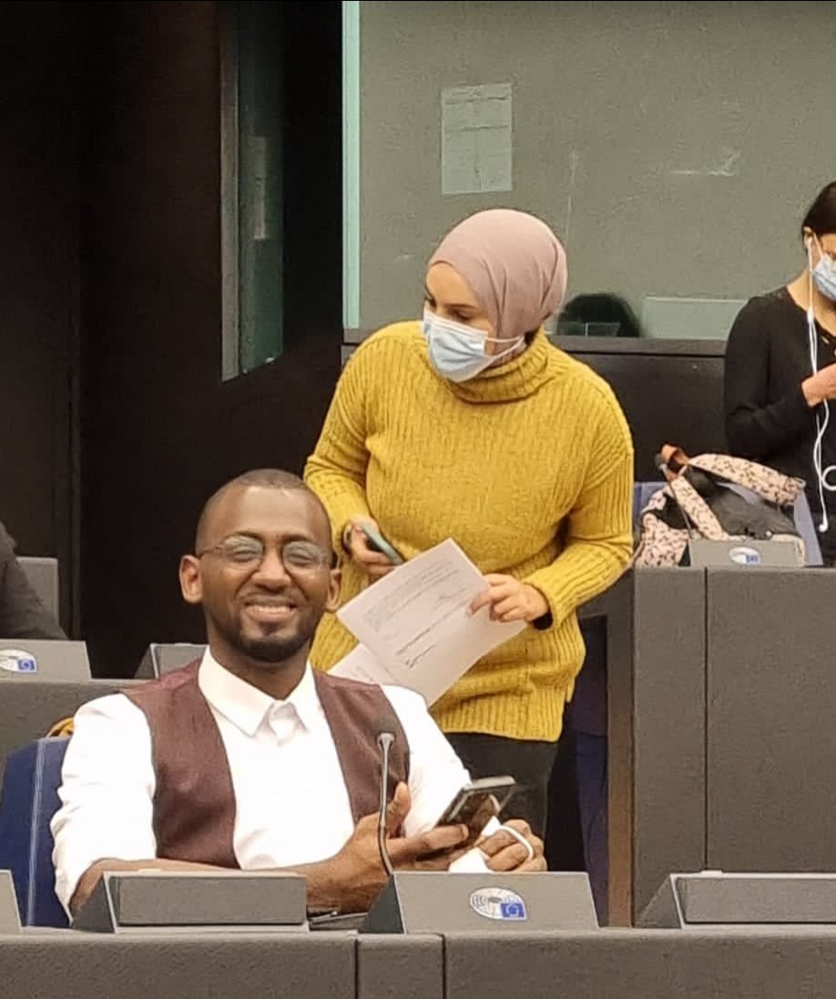 BaldeAhmed's tweet photo. #eye2021 
La Diaspora a organisé une session pour amener les jeunes européens à échanger autour de la question ultime du racisme. De l'historique aux solutions pour endiguer le racisme, les jeunes ont montré qu'ils ont l'avenir entre leurs mains à travers l'expression d'idées 👌 https://t.co/W1aTCKflaE