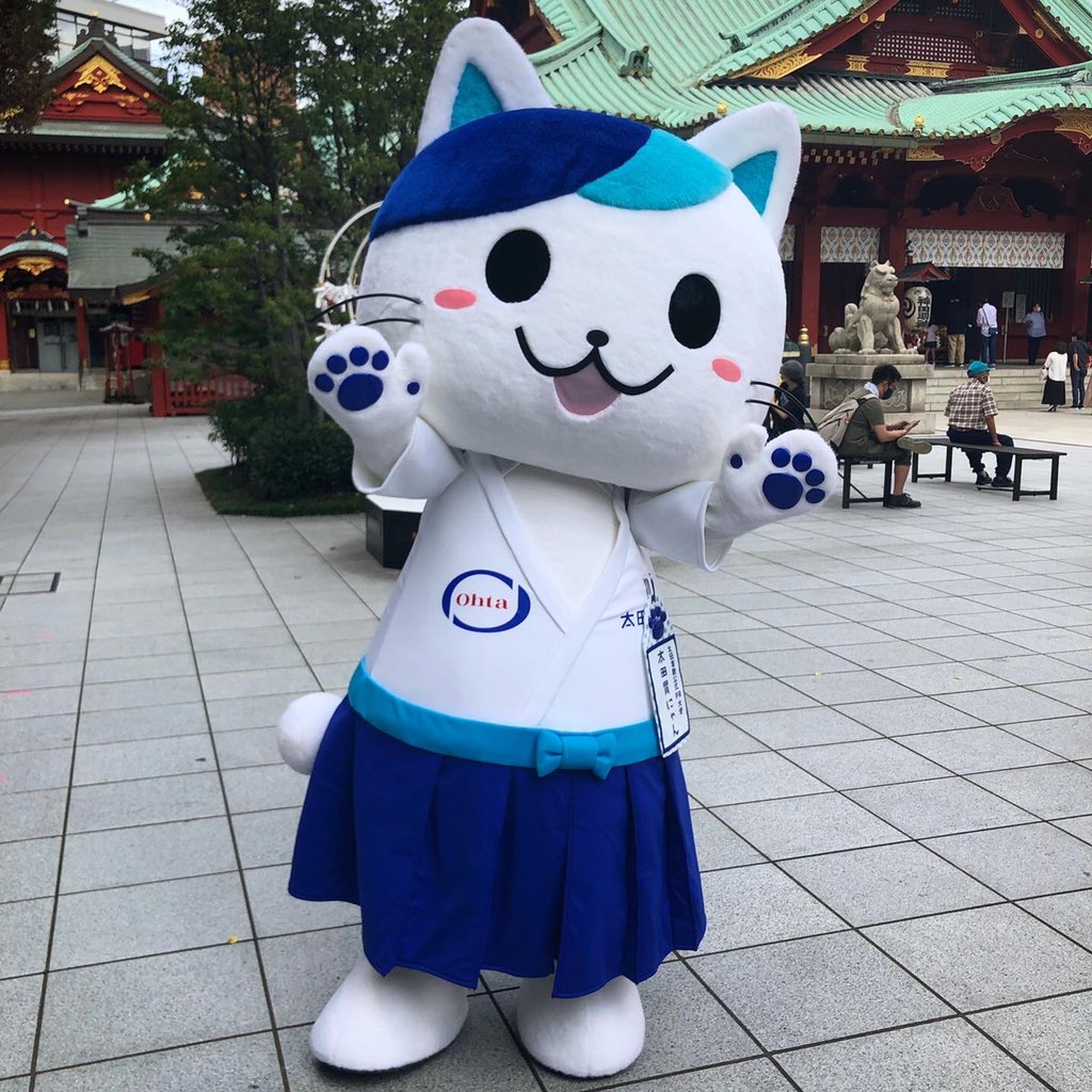 mondomascots's tweet image. I saw Ohta Inyan the cat at Kanda Myojin Shrine today. The blue and white cat is the mascot for Ohta Isan gastrointestinal medicine.