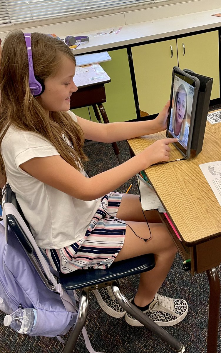 Having the parents create encouraging messages has created a special connection. Now, students are recording about a proud moment/school accomplishment on @Flipgrid & I’m placing the QR code into a card that the child is decorating to take home to family. #FlipgridForAll