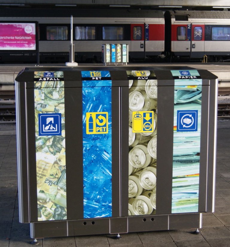 El_Chiquitin__'s tweet photo. Le recyclage                 Le recyclage 
  en Suisse                      en Valais https://t.co/QBwrplDpek