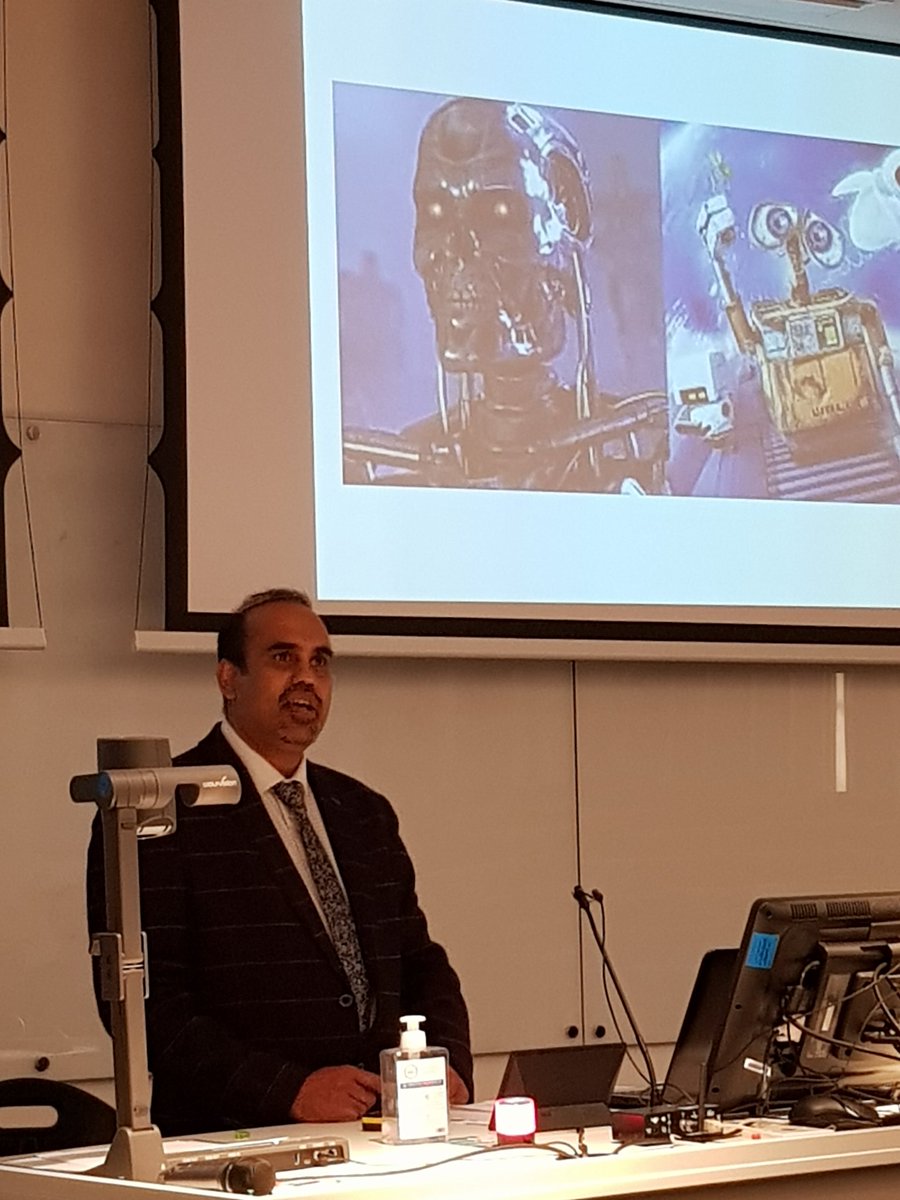Goodevansmedia's tweet image. Sometimes people think we are the robots! Consultant @MuzzammilNusra1 jokes as he demystifies robotic H&amp;amp;N surgery @BAOMSOfficial #sheffield #2021asm #nursesday prog @SheffieldHosp @NursingTimes @NurseStandard @RCNENTForum @OTJOnline @The_BDJ @KathyFanSurgeon @bmj_latest