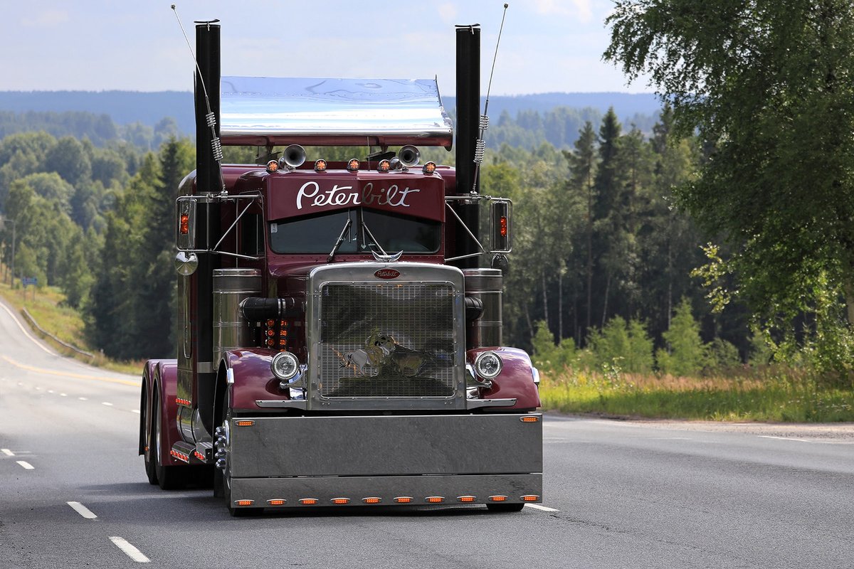BudandTonys's tweet photo. #WeekendWorthy π
#Peterbilt #SemiTruck #18Wheeler #BigRig https://t.co/Dcm9tZBaB7